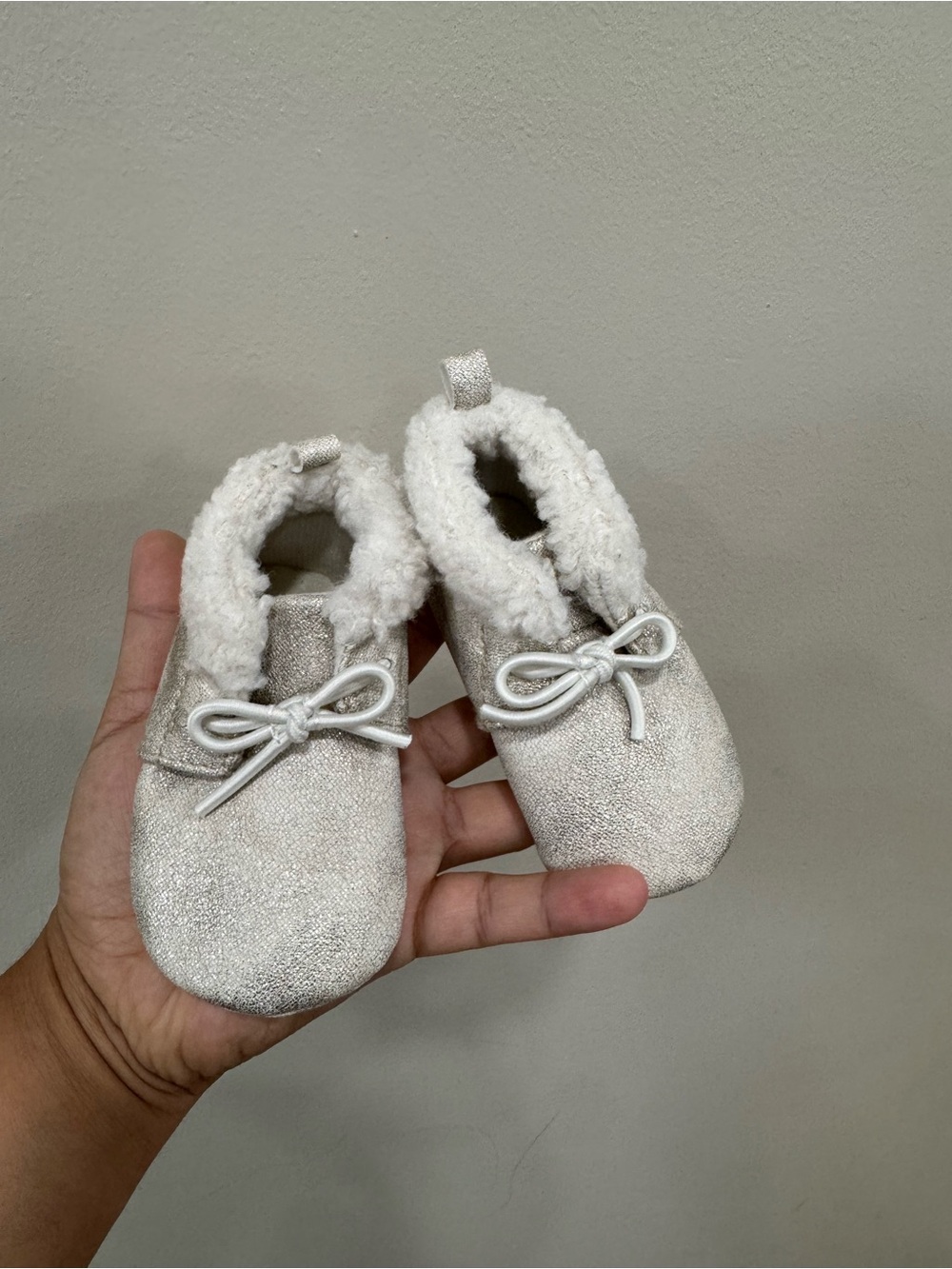 Carter’s baby shoes size 3-6month